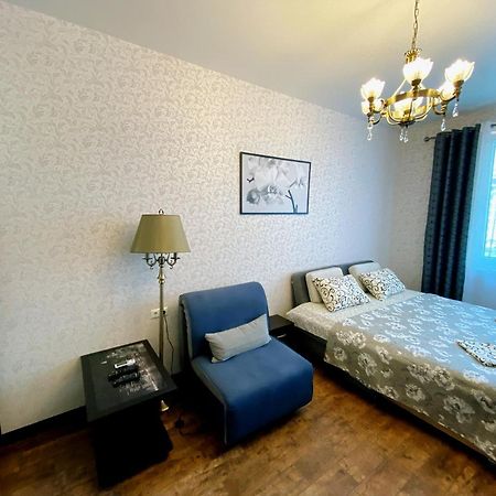 Italian Boulevard Modern Apartment Odesa Exterior photo