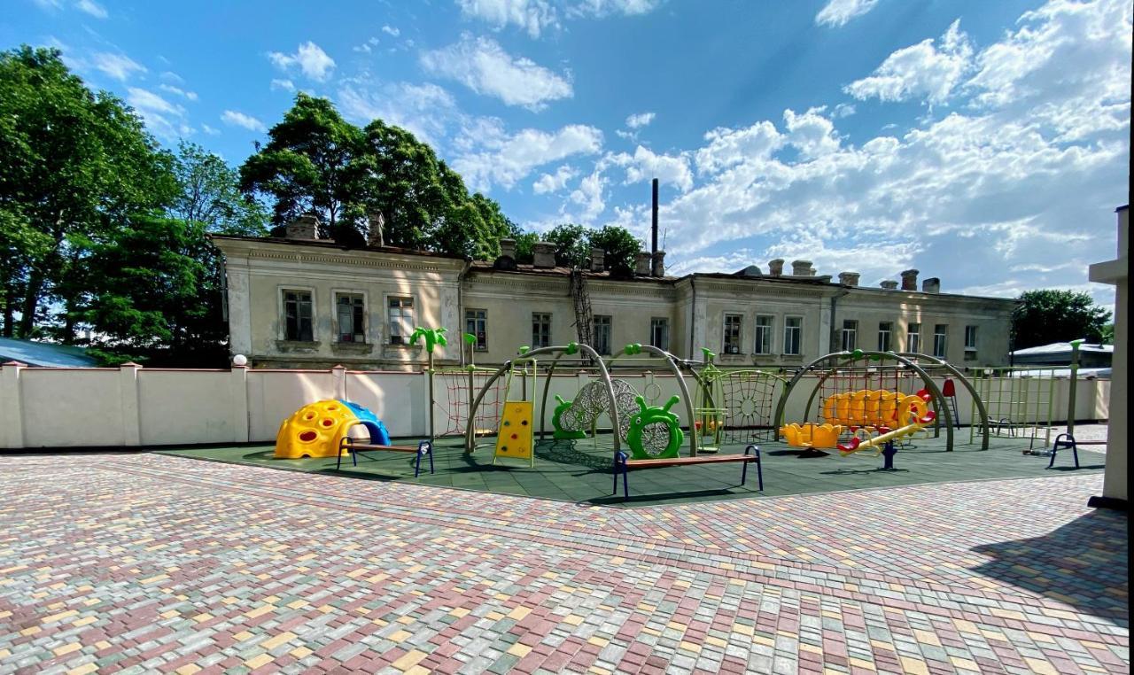 Italian Boulevard Modern Apartment Odesa Exterior photo