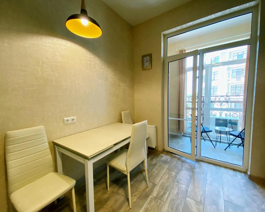 Italian Boulevard Modern Apartment Odesa Exterior photo